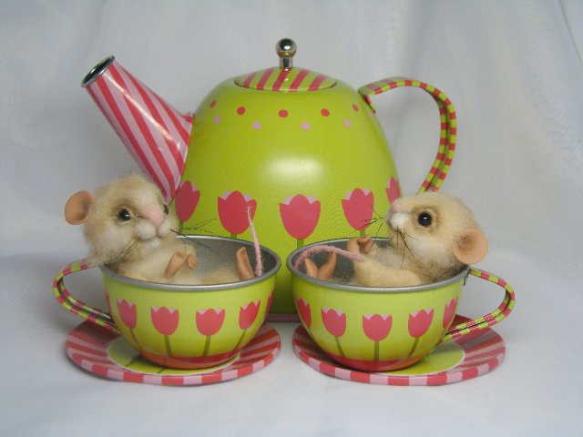 Безумное чаепитие или "так вот кто это шуршал!". Авторские игрушки валянием Ольги Чернухо (фото 4)