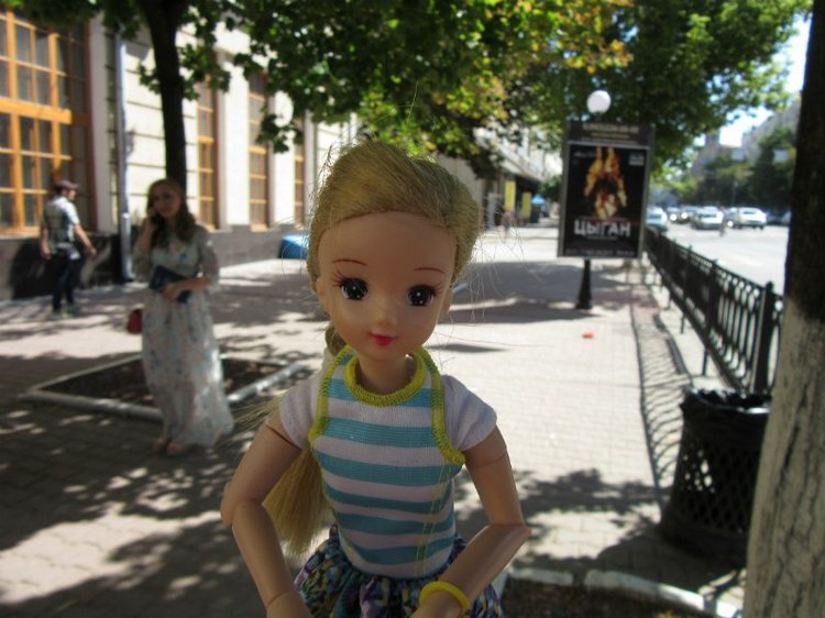 Всё я делаю с Хеленой...и диплом получаю тоже :)