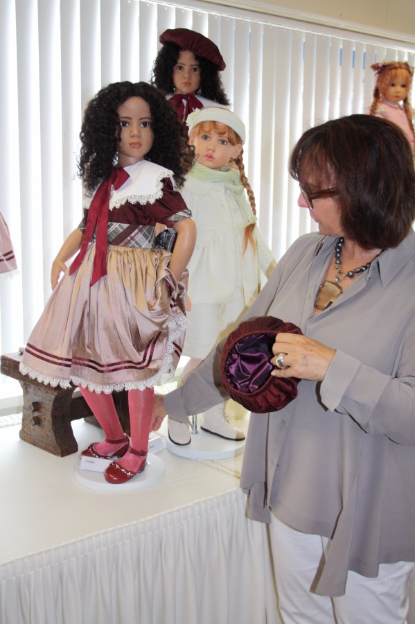 Августовская встреча в клубе коллекционеров с фрау Hildegard Gunzel. Часть 4. О планах на следующий год и подписи кукол