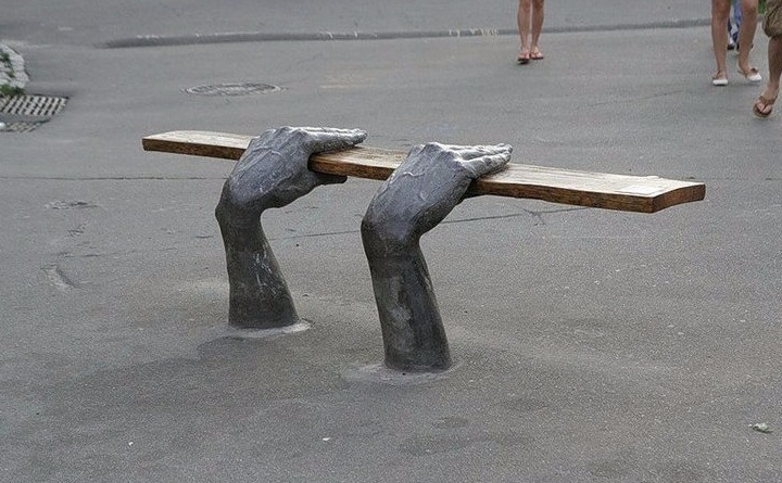 Удивительные лавочки со всего мира (фото 3)
