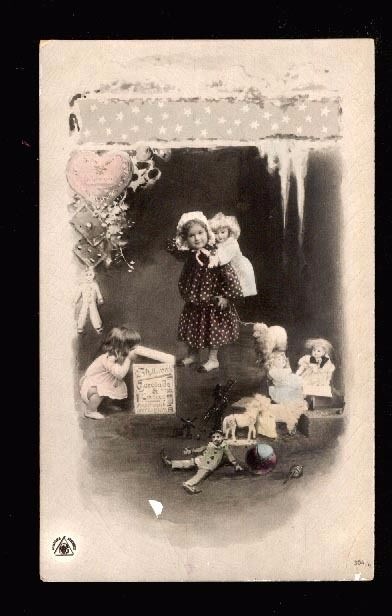 Cтаринные фотографии девочек с куклами