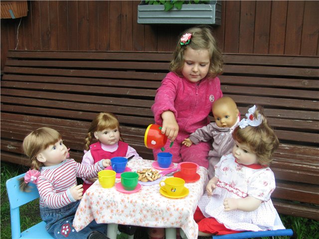 Мои лапушки на даче. Девчонки Мидлтошки на отдыхе