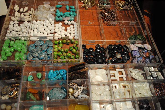 Выставка на Тишинке "Атмосфера творчества". Октябрь 2014. Бусинка к бусинке - получаются бусики! Кружево для антикварных