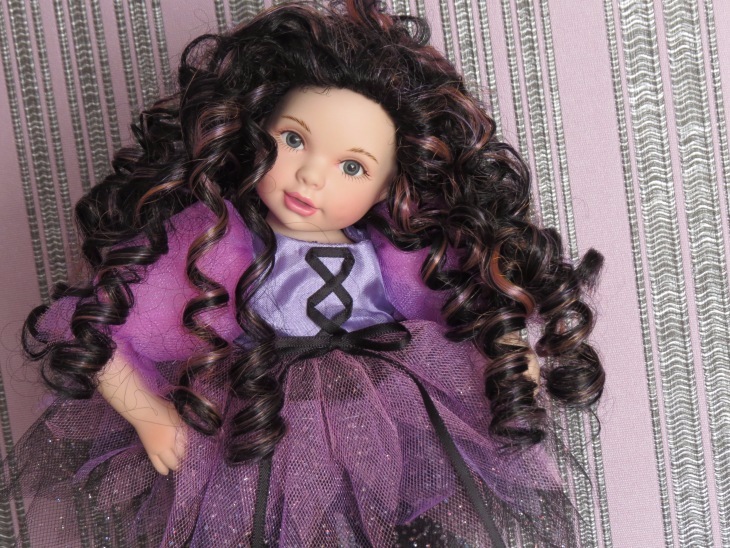 Неожиданно для меня, прилетела ко мне чудная фарфоровая ведьмочка