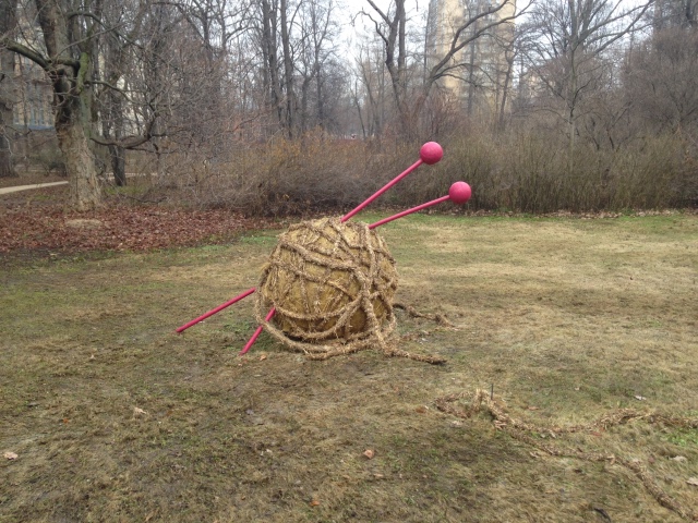 Фотосессия куклы ГДР Косолапки в Аптекарском огороде