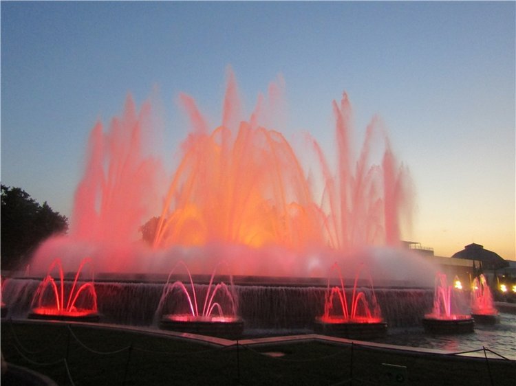 Шоу поющих фонтанов в Барселоне - окунемся с головой