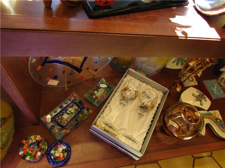 Капустка в посудной лавке с видом на Барселону