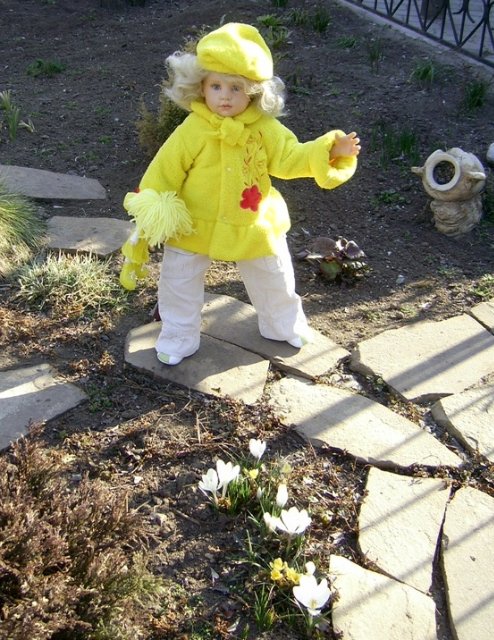 Прогулка с Элли - весенняя, солнечная, цветочная. Коллекционная кукла Hildegard Gunzel (фото 5)