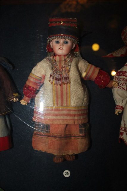 Антикварные куклы в музее барона Штиглица