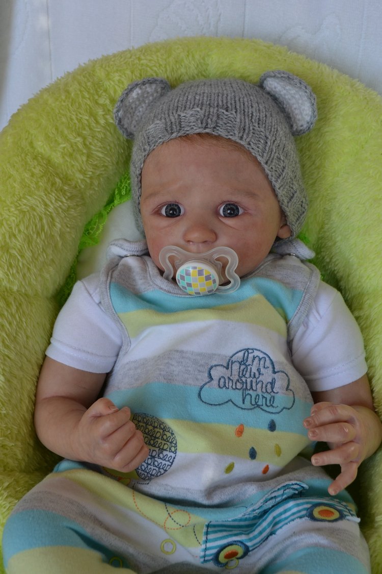 Малыш Moira с больным пальчиком