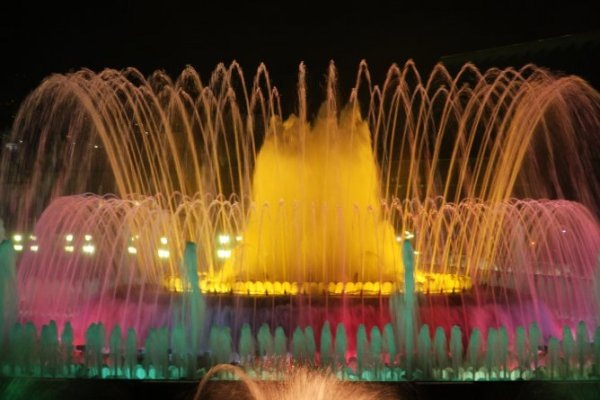 Шоу поющих фонтанов в Барселоне - окунемся с головой