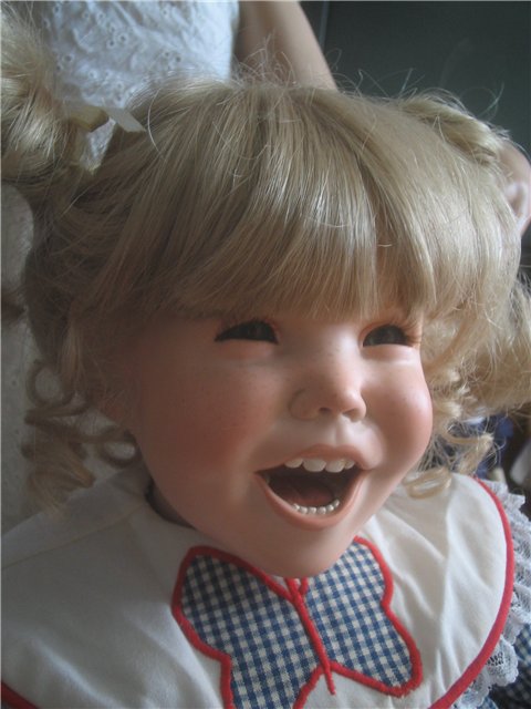 Виниловая азиаточка от Сюзан Липпл