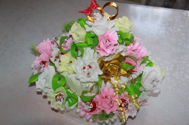 Тортик из конфет — Как сделать аксессуары для кукол: сумки (фото 7)