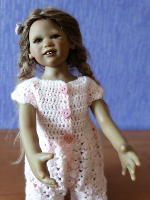 Розовые цветы или вязаные платья для любимых кукол