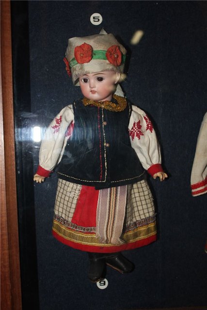 Антикварные куклы в музее барона Штиглица