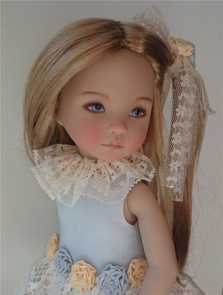 Маленькая девочка в нежно-голубом (фото 5)