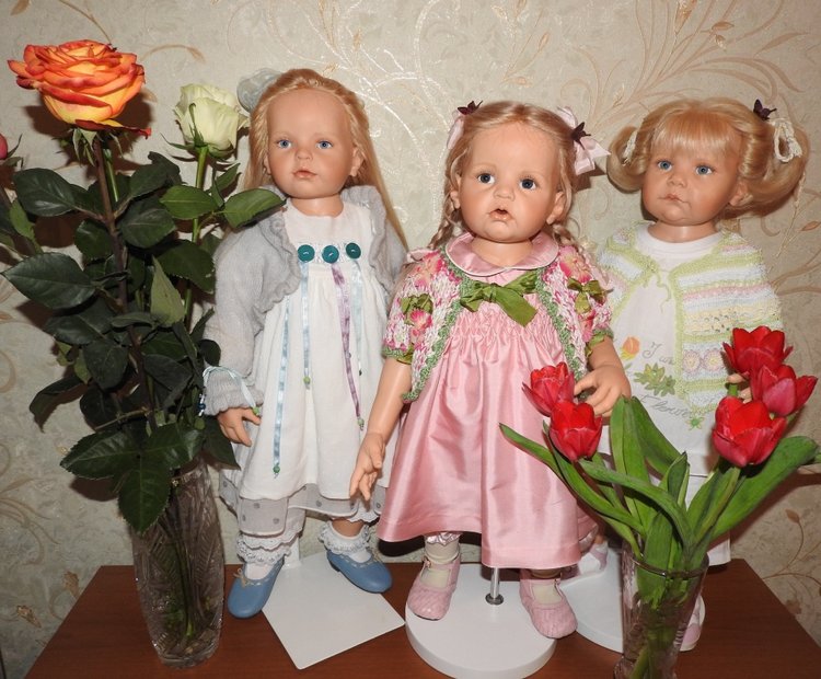 Живые цветы и куклы! С наступающим праздником