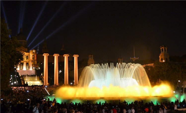 Магический фонтан Монжуика — поющая достопримечательность Барселоны