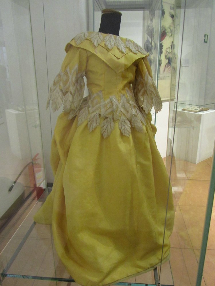 «Мода по-взрослому. Истории из кукольного гардероба» - выставка в Музее-заповеднике «Царицыно» - продолжение - 5-ый зал.