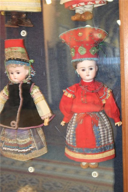 Антикварные куклы в музее барона Штиглица