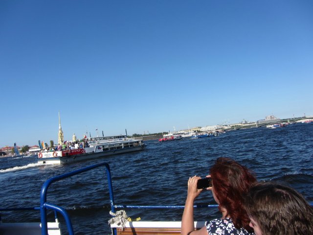 Приглашаем на водную экскурсию по Петербургу