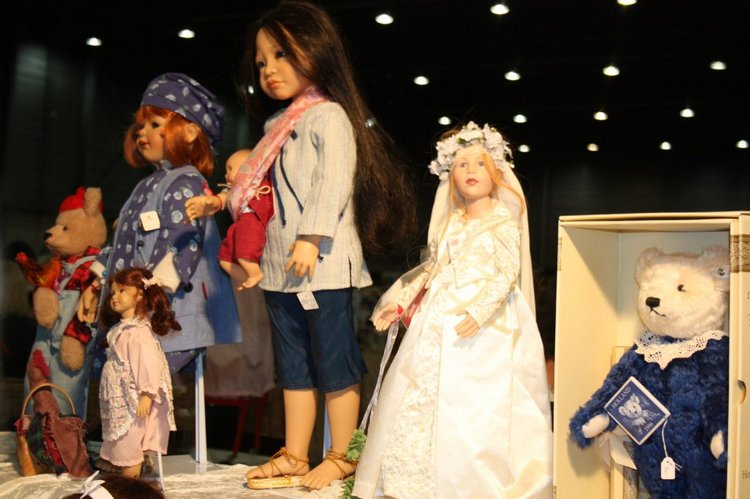 Выставка кукол, мишек тедди, кукольных домиков и миниатюры в Нидерландах 24-25 октября 2015 год. Шестая часть | Бэйбики Выставка кукол, мишек тедди, кукольных домиков и миниатюры в Нидерландах 24-25 октября 2015 год. Шестая часть (фото 3)