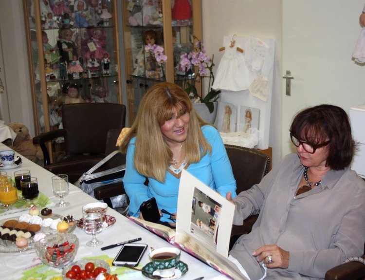 Августовская встреча в клубе коллекционеров с фрау Hildegard Gunzel. Часть 4. О планах на следующий год и подписи кукол