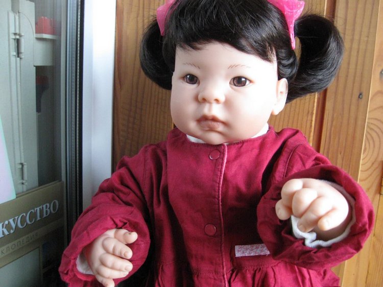 Азиаточка Миддлетончик и её любимые игрушки