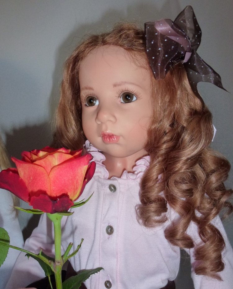 Живые цветы и куклы! С наступающим праздником