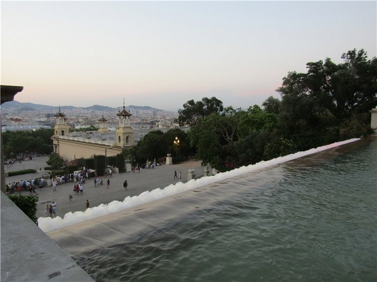 Магический фонтан Монжуика — поющая достопримечательность Барселоны