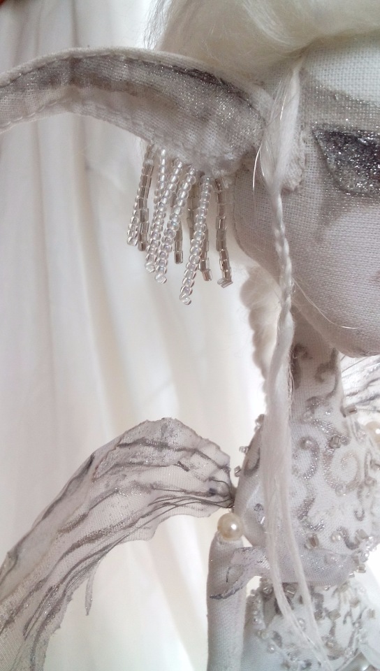 Коллекция кукол "Свет и Тень Хрустального Озера": Осколок Льда (фото 9)