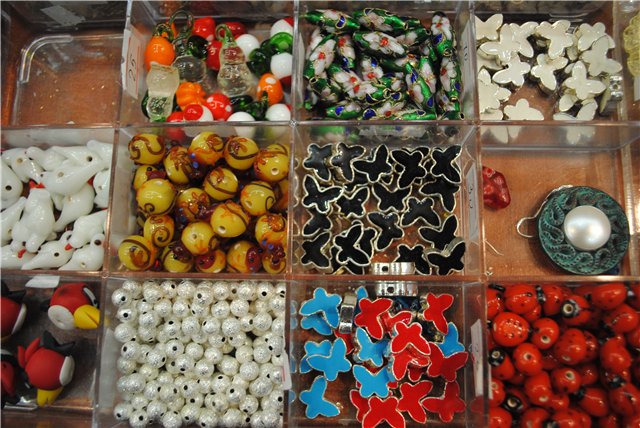 Выставка на Тишинке "Атмосфера творчества". Октябрь 2014. Бусинка к бусинке - получаются бусики! Кружево для антикварных