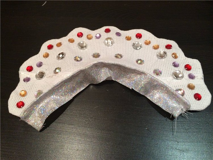 Кокошник из бисера — Как сделать аксессуары для кукол: сумки (фото 5)