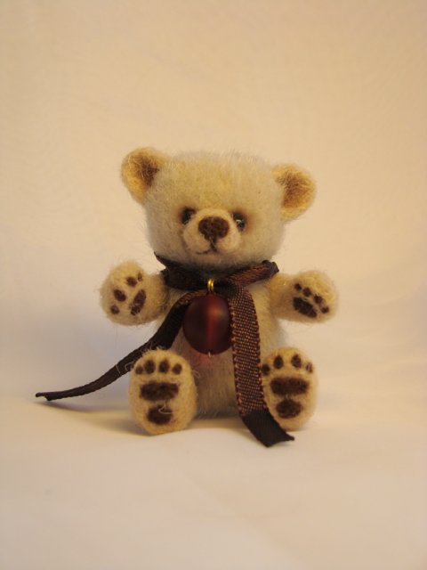 Мишка с клюковкой, авторская игрушка Ольги Чернухо (фото 5)