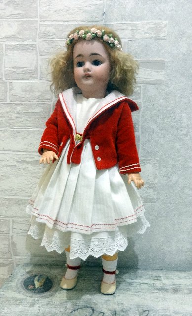 Энн озорная, забавная, любознательная малышка