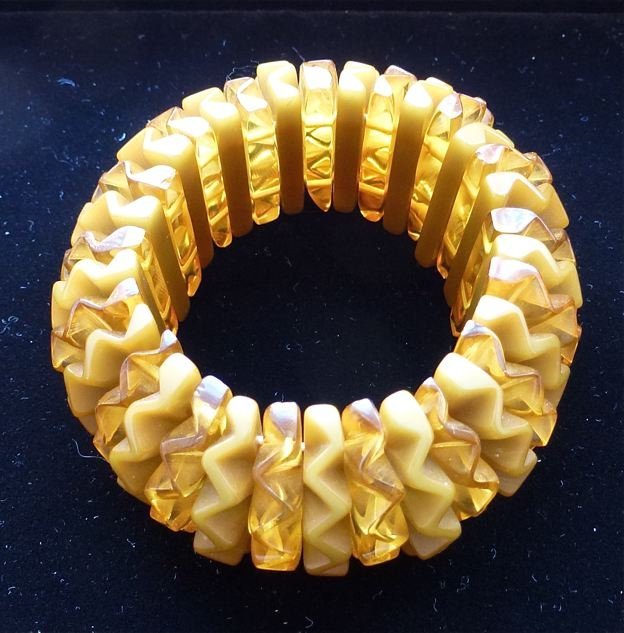 Славный пластик "бакелит"! У него отменный вид! Или возвращение бакелитового болванчика