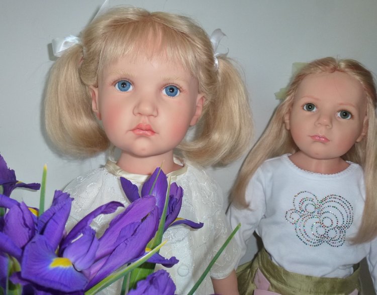 Живые цветы и куклы! С наступающим праздником