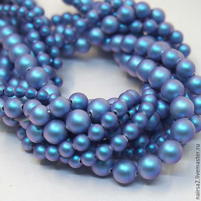 Надели шарики на нити. Красиво очень, посмотрите! Сваровски нашими глазами