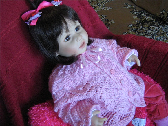 А вы любите подарки? Подарок для куклы Настеньки (фото 2)