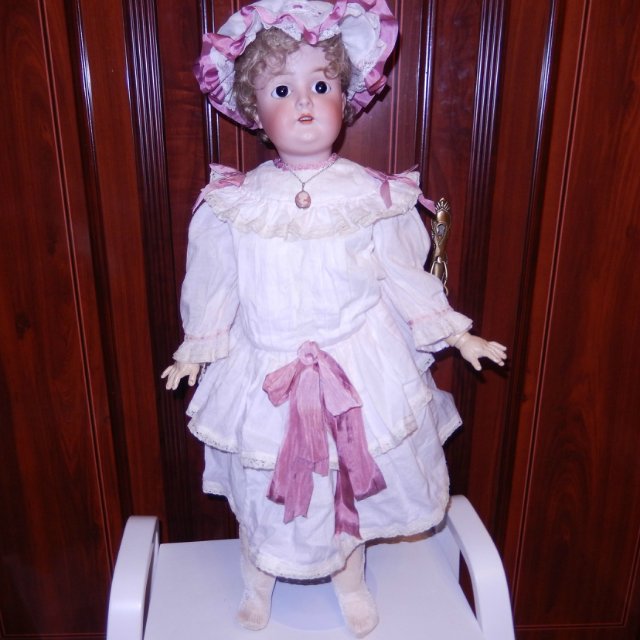 "Королева, ах, королева!" или Подскажите, знатоки антикварок, что в ней королевского