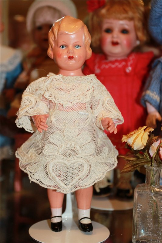 Подарки куклятам. Антикварное платье и парик