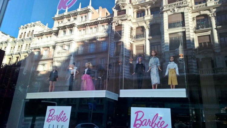 Если муж не соглашается брать в отпуск кукол, выход один — в отпуске купить новых