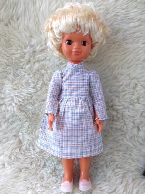 Помогите опознать куклу, на спине клеймо PEW, пластик, высота 35 см (фото 2)