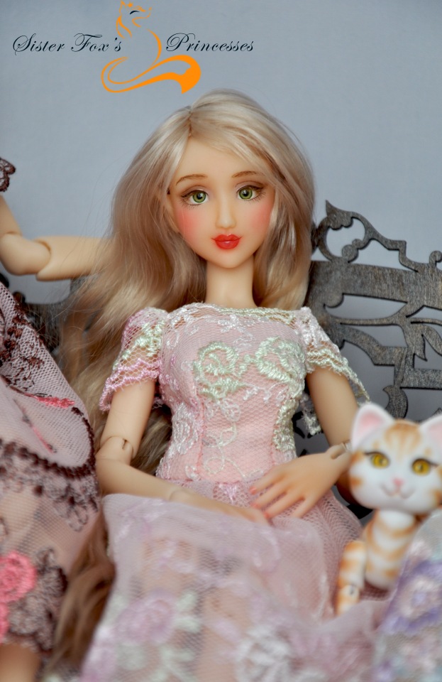 Девочки в кружевных платьях. Шарнирные куклы SisterFox | Бэйбики Девочки в кружевных платьях. Шарнирные куклы SisterFox