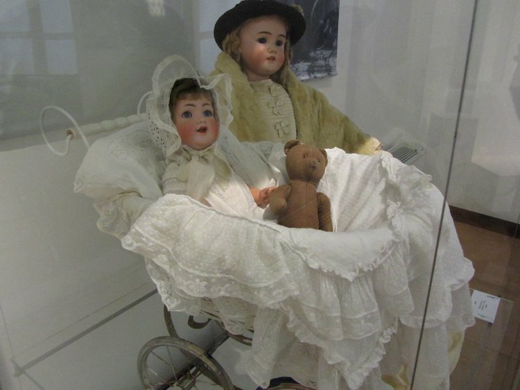 «Мода по-взрослому. Истории из кукольного гардероба» - выставка в Музее-заповеднике «Царицыно» - продолжение - 4-ый зал.