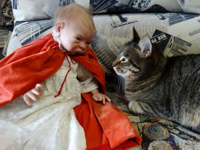 Малышка реборн Пейдж примеряет крестильное платье