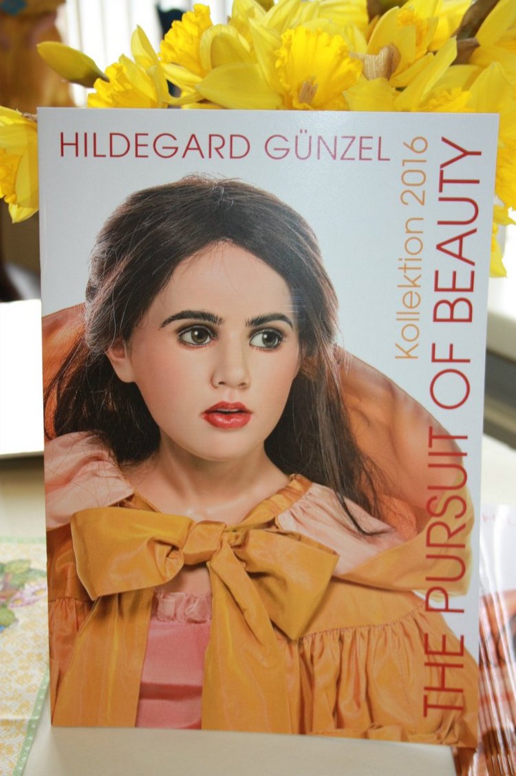 Первый показ новой коллекции 2016 года из резин от Hildegard Gunzel