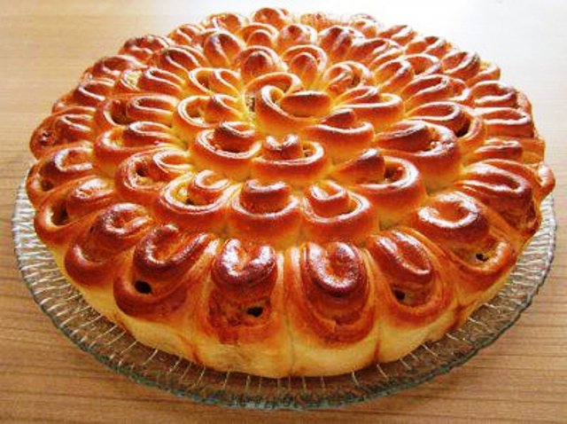 Сделать нужно нам пирог, Чтоб отведать каждый мог. Граммов сто возьмем улыбок, И совсем чуть-чуть ошибок