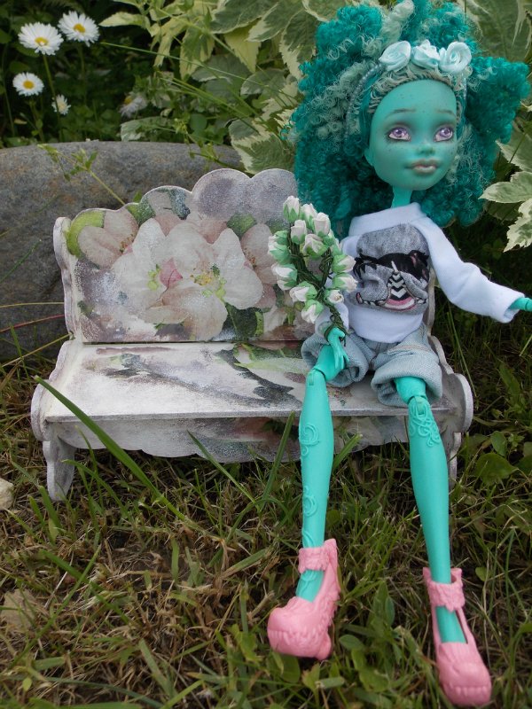 Лавочка в стиле декупаж для кукол (фото 2)