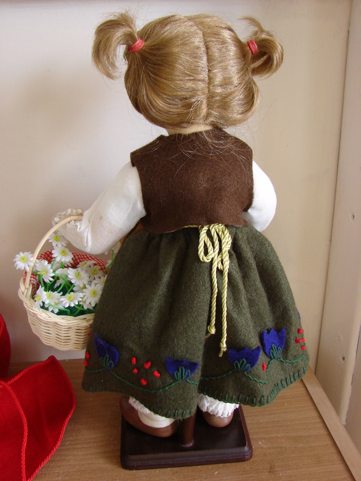 Красная Шапочка от Берта Хуммель или на нашего волка напали Красные Шапочки